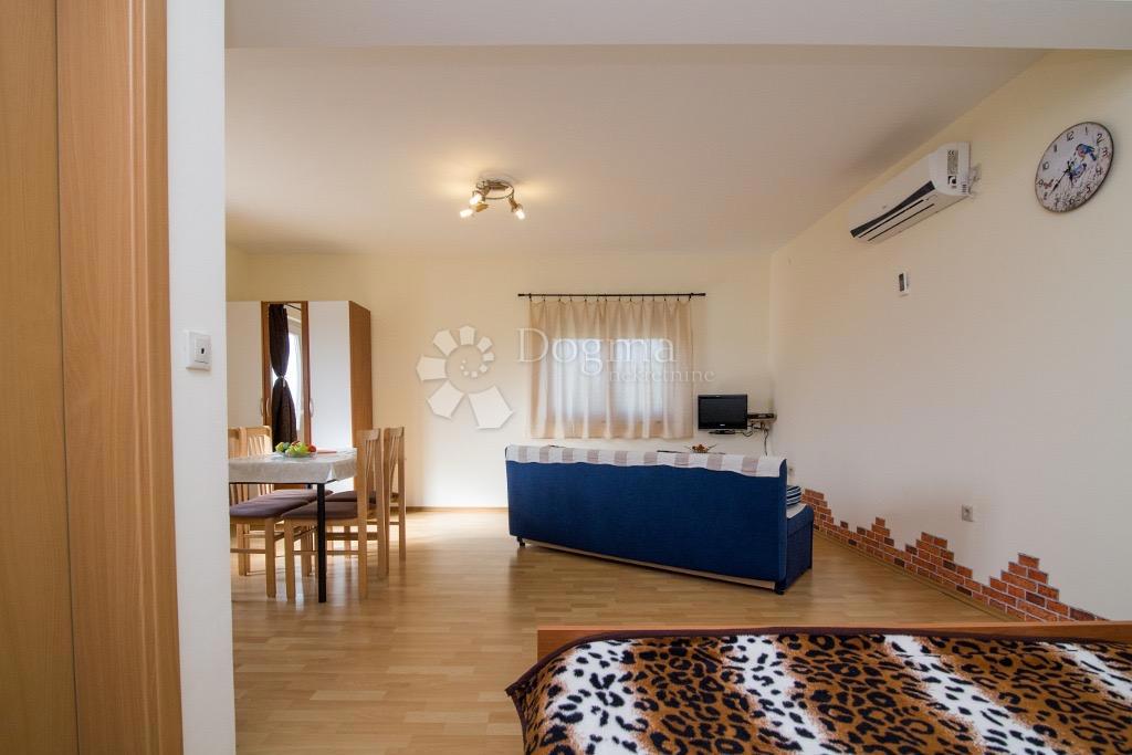 Hiša Biograd na Moru, 263,78m2