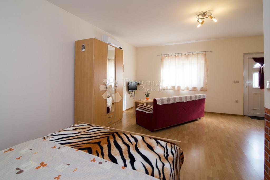 Hiša Biograd na Moru, 263,78m2