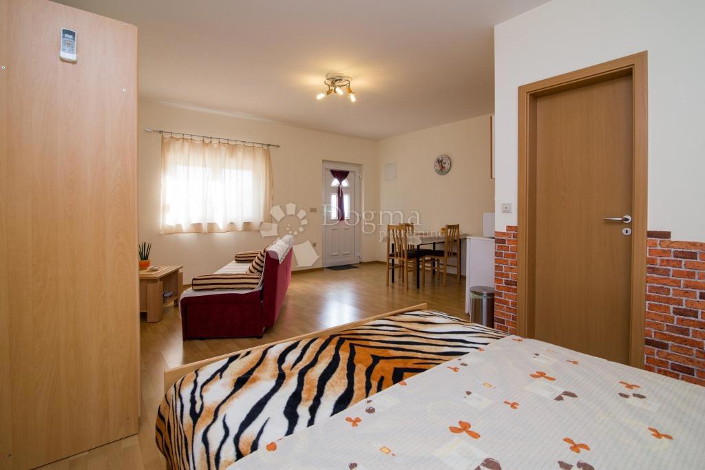 Hiša Biograd na Moru, 263,78m2