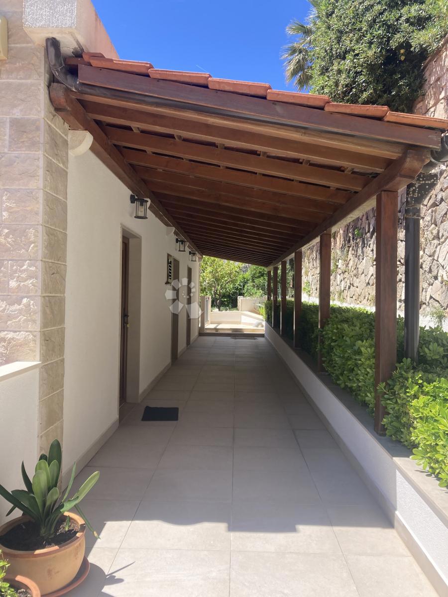 Brač, Sumartin, prekrasna vila, prvi red do mora
