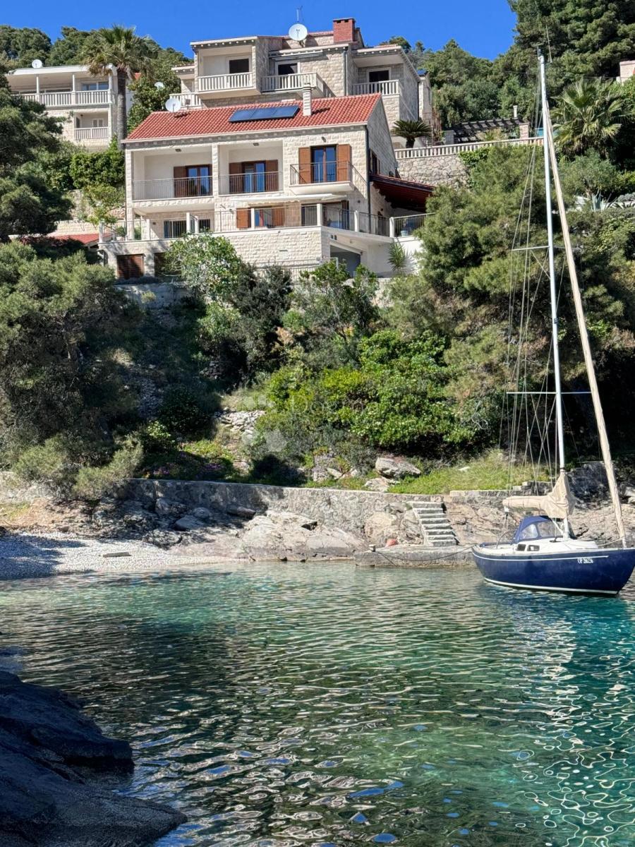 Brač, Sumartin, prekrasna vila, prvi red do mora
