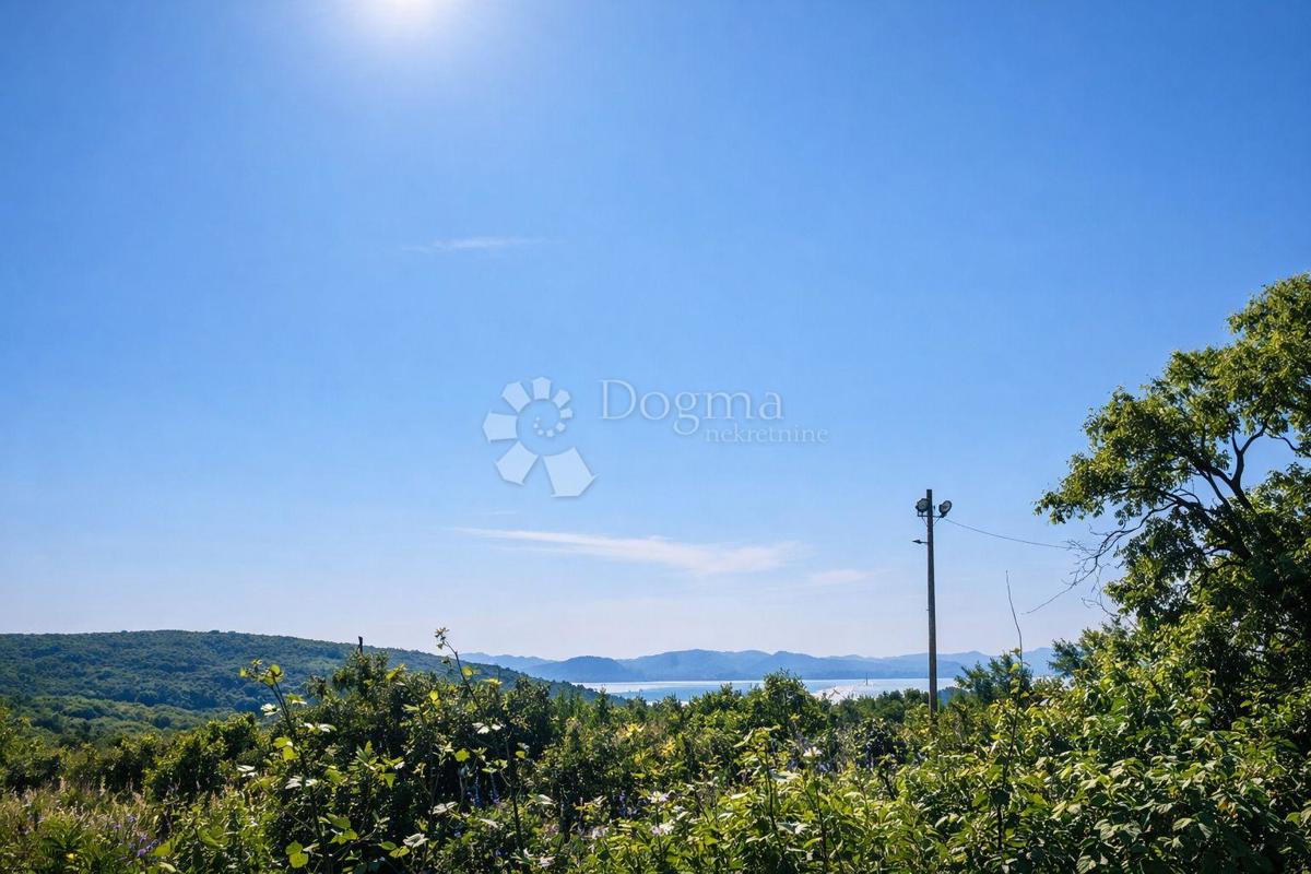 Zemljišče 768m2 – mir, dostop in gradnja