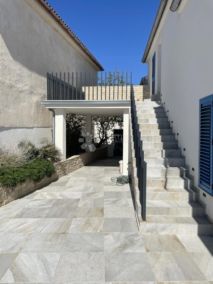 EKSKLUZIVNA HIŠA PRVA VRSTA DO MORJA - MURTER, BETINA