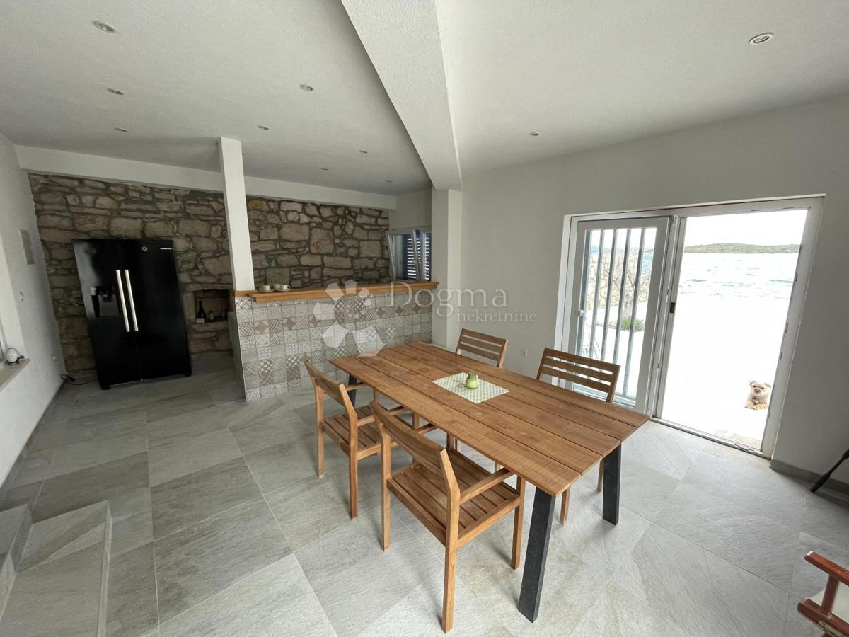 EKSKLUZIVNA HIŠA PRVA VRSTA DO MORJA - MURTER, BETINA