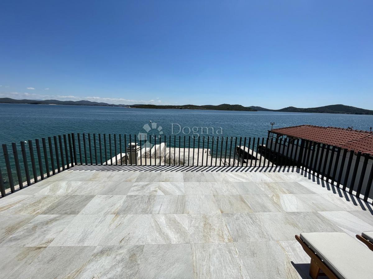 EKSKLUZIVNA HIŠA PRVA VRSTA DO MORJA - MURTER, BETINA