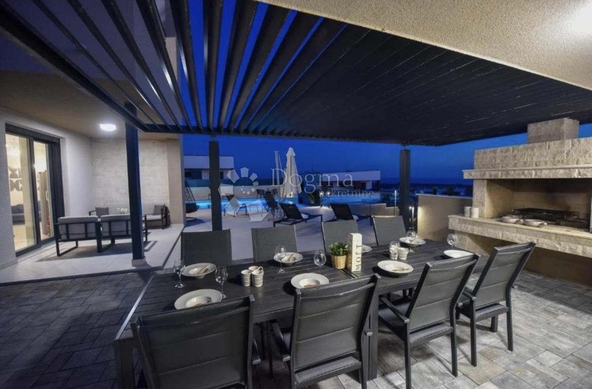 Hiša Novalja, 200m2