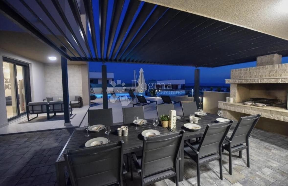 Hiša Novalja, 200m2