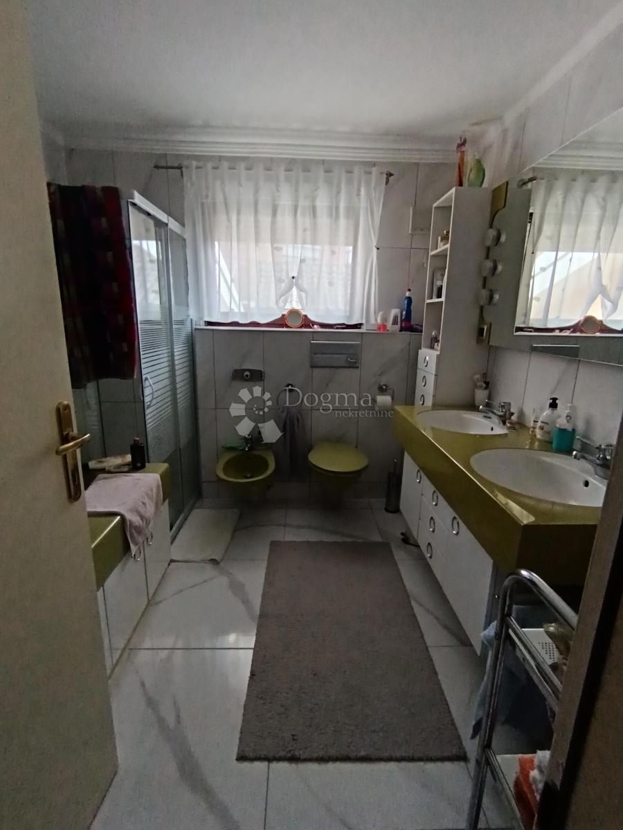Hiša Brodsko Vinogorje, Slavonski Brod, 230m2