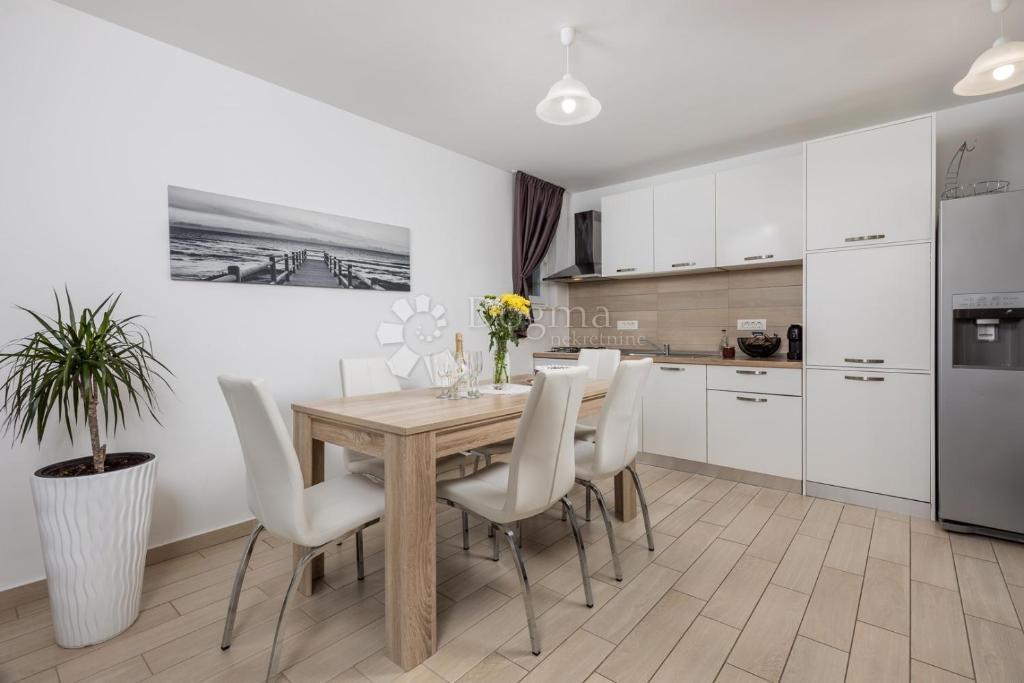 Hiša Sveta Jelena, Mošćenička Draga, 90m2