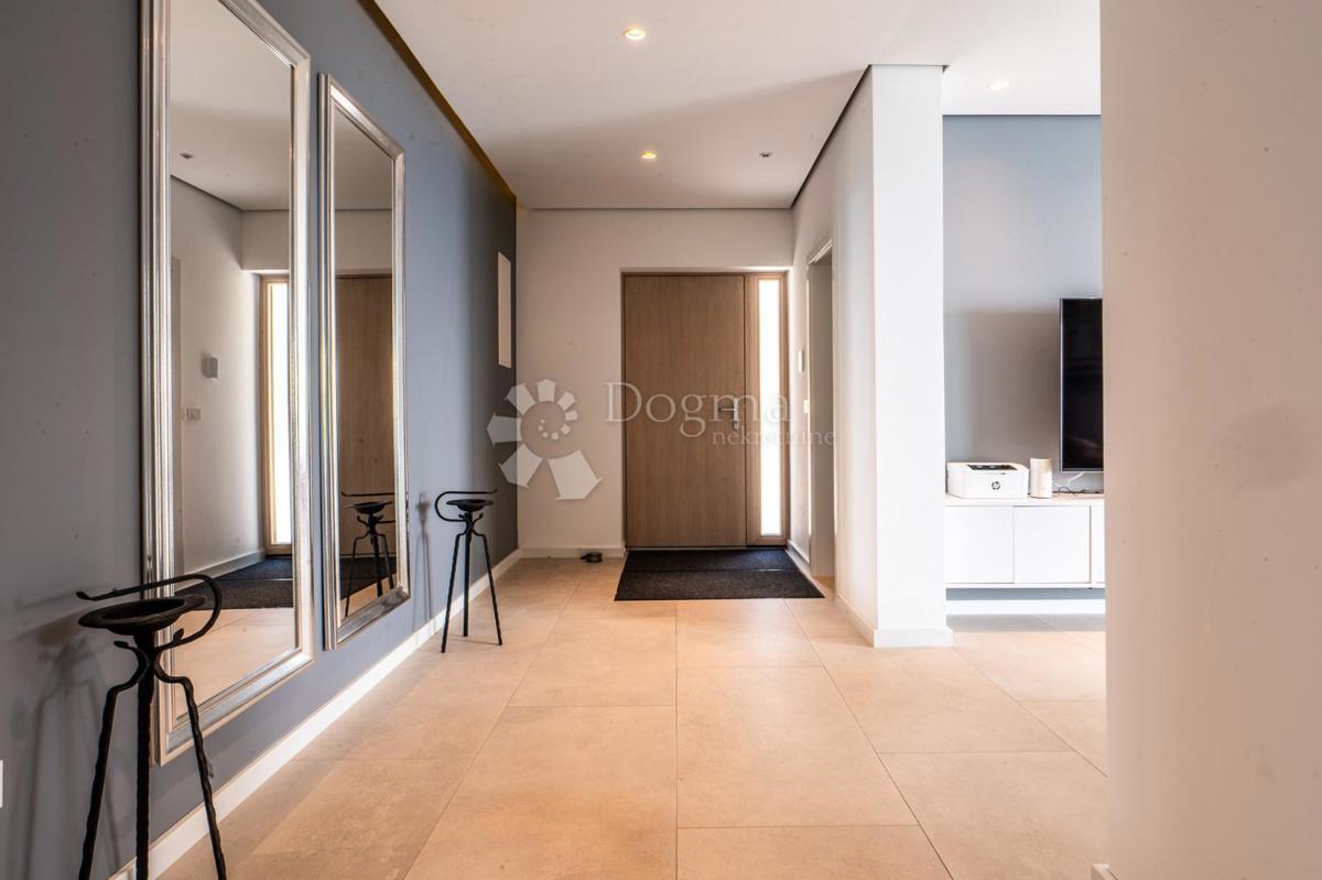 Hiša Bregi, Matulji, 250m2
