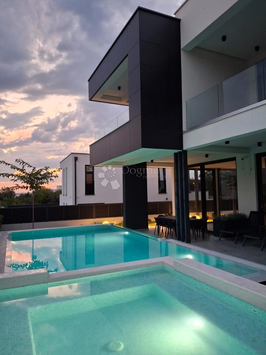 Hiša Privlaka, 230m2