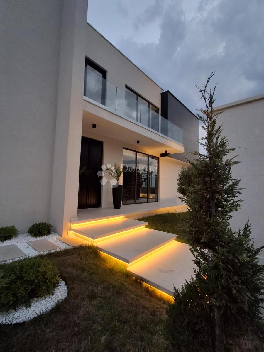Hiša Privlaka, 230m2