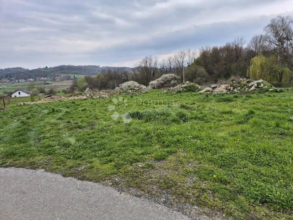 Zazidljivo zemljišče Borenec, Breznica, 1.975m2