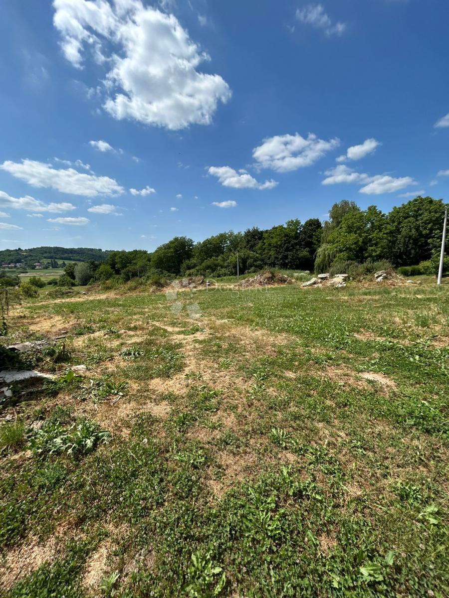 Zazidljivo zemljišče Borenec, Breznica, 1.975m2