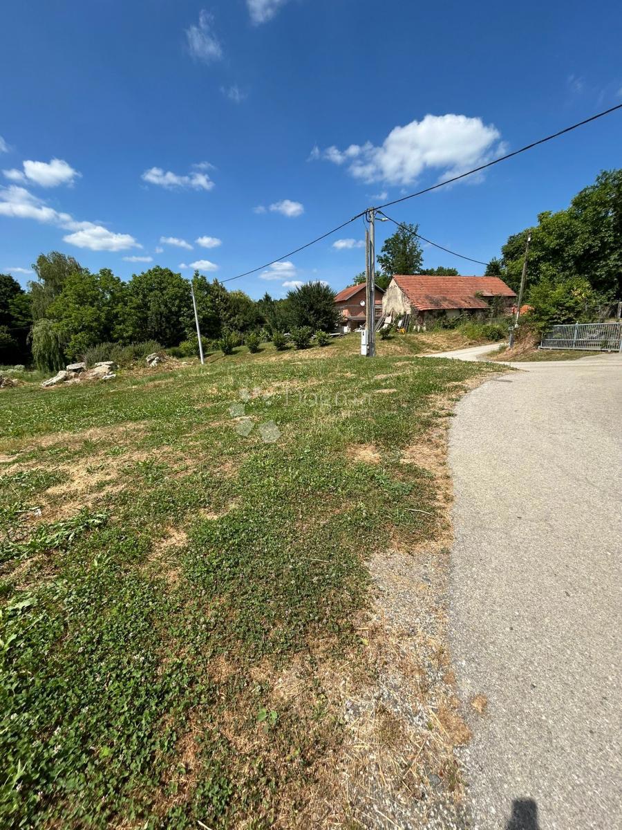 Zazidljivo zemljišče Borenec, Breznica, 1.975m2