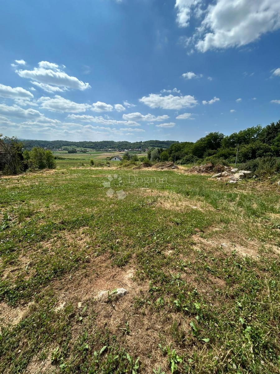 Zazidljivo zemljišče Borenec, Breznica, 1.975m2