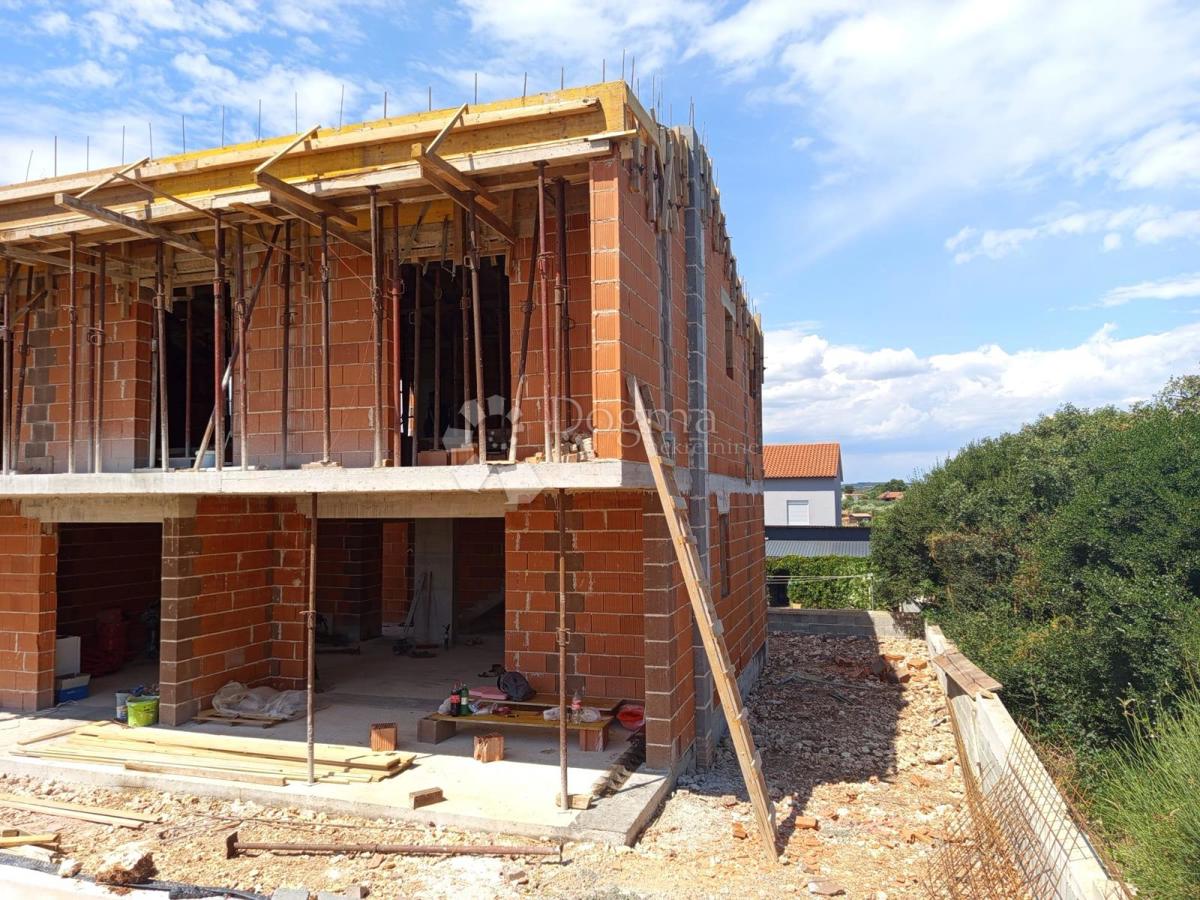 Hiša Monteserpo - Komunal, Pula, 150m2