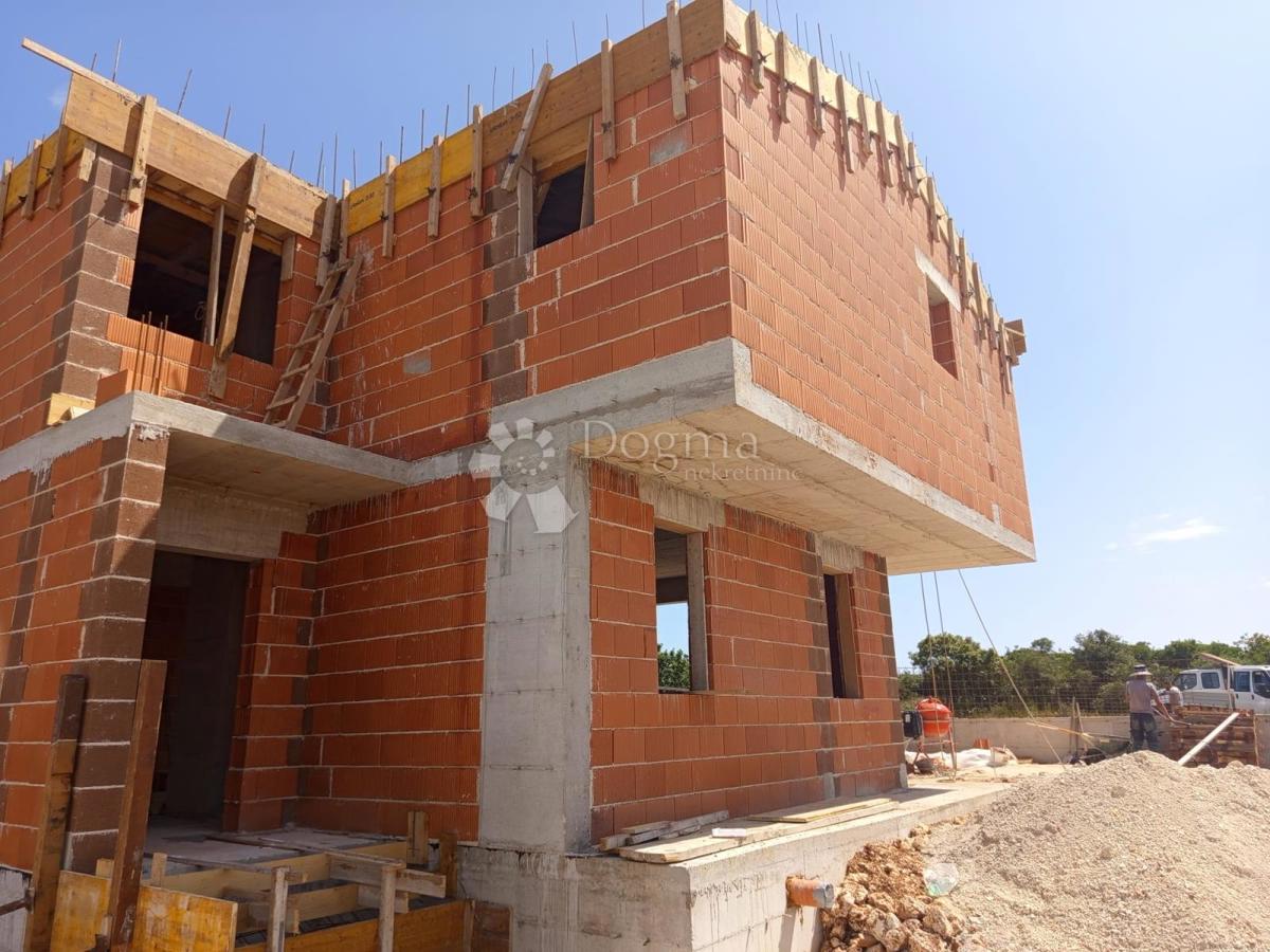 Hiša Monteserpo - Komunal, Pula, 150m2