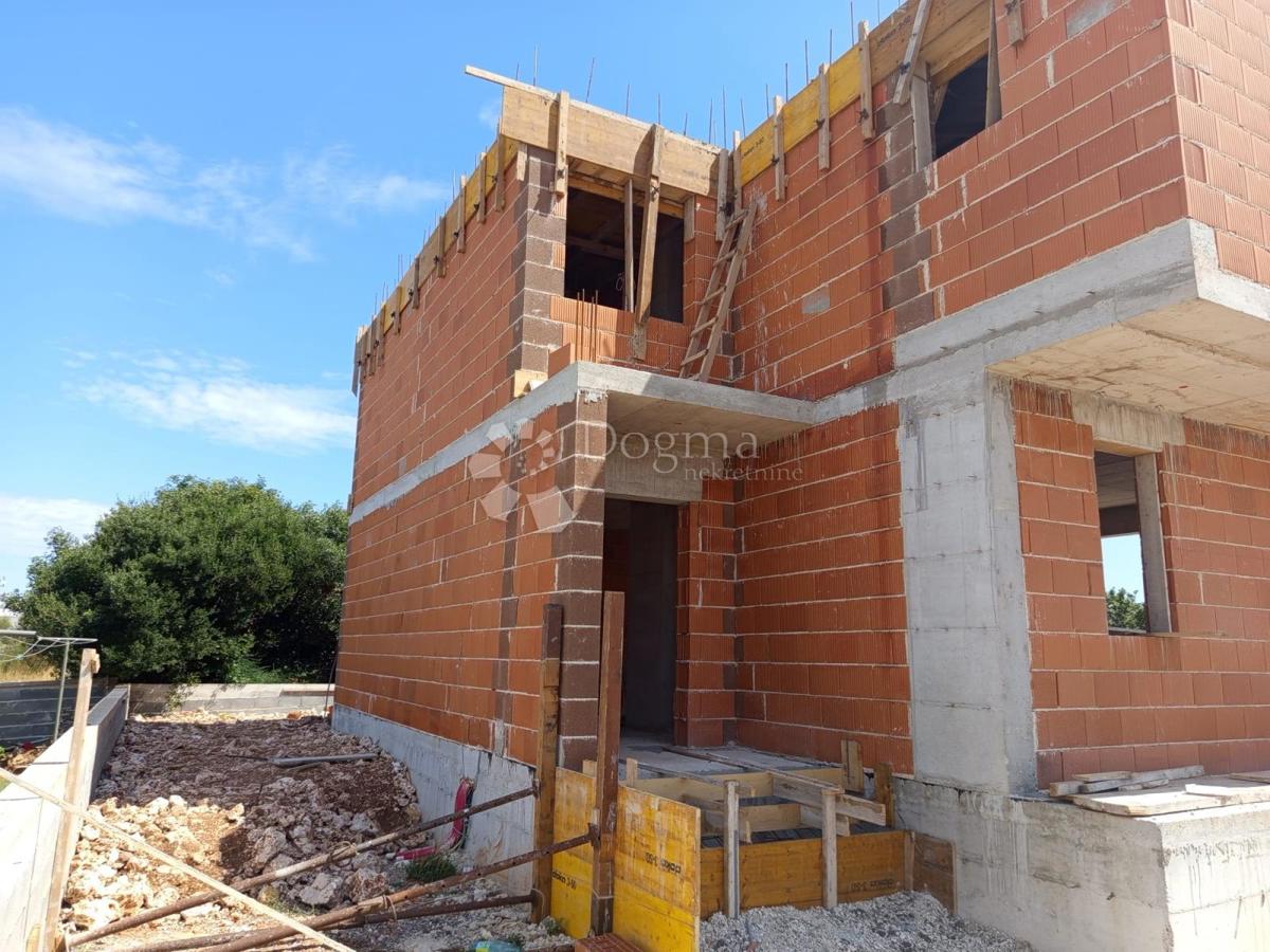 Hiša Monteserpo - Komunal, Pula, 150m2