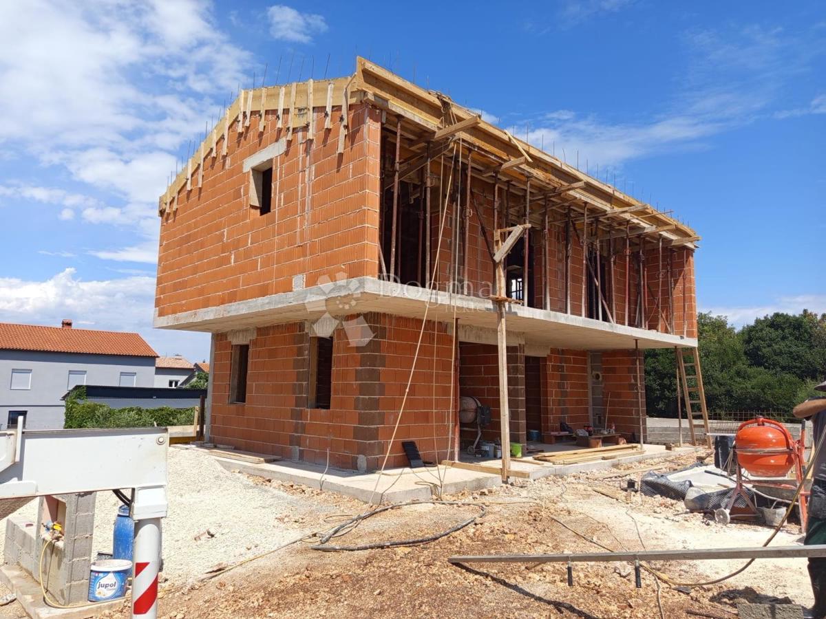 Hiša Monteserpo - Komunal, Pula, 150m2