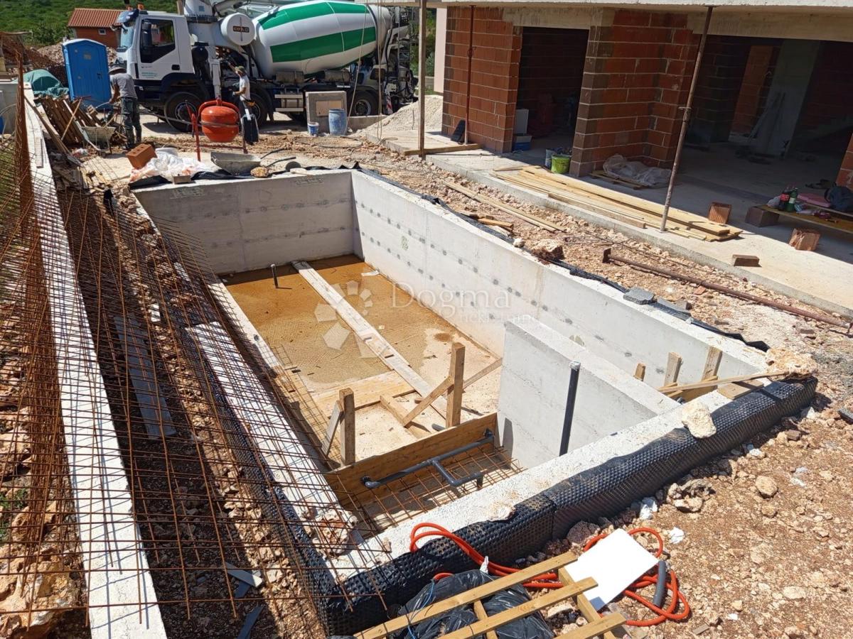Hiša Monteserpo - Komunal, Pula, 150m2