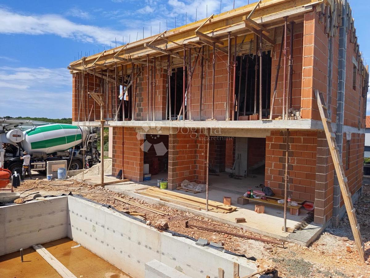Hiša Monteserpo - Komunal, Pula, 150m2