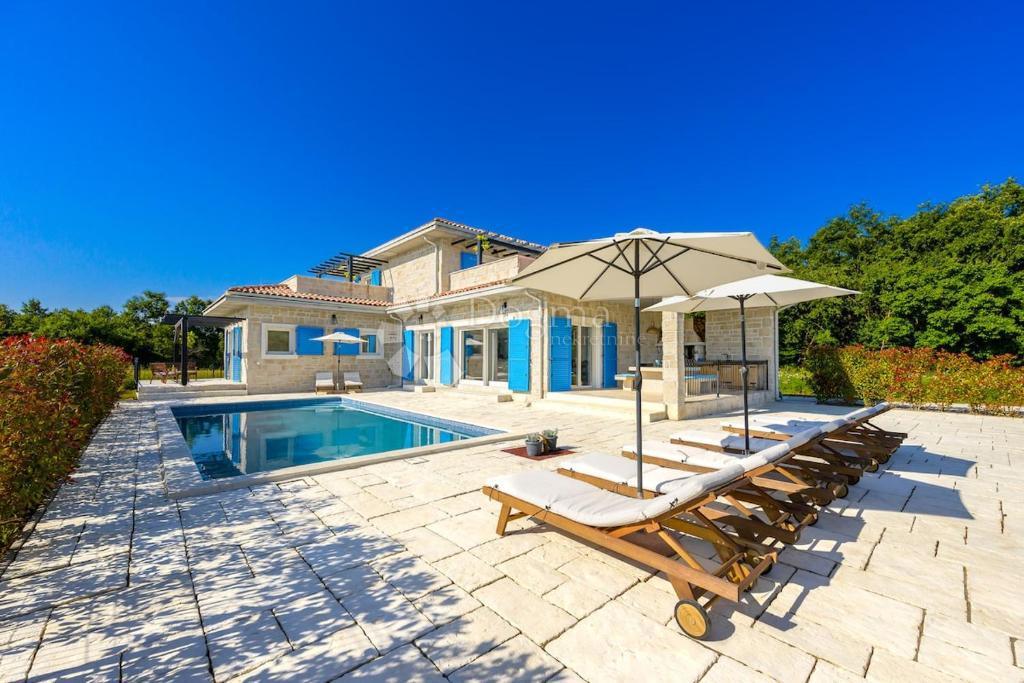 Hiša Rovinj, 220m2