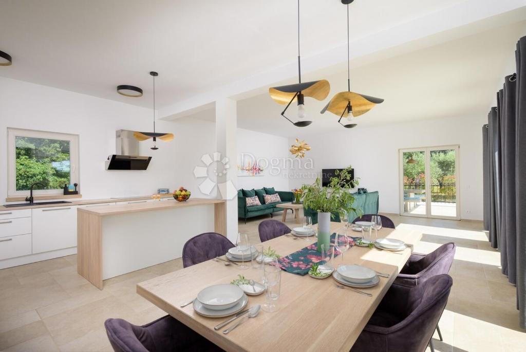 Hiša Rovinj, 220m2