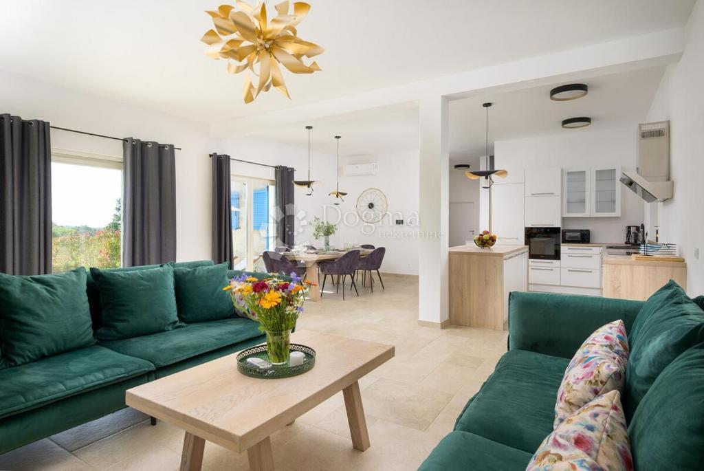 Hiša Rovinj, 220m2
