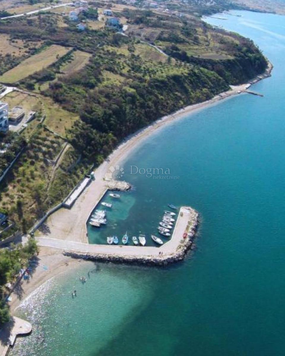 Zazidljivo zemljišče Rtina, Ražanac, 2.739m2