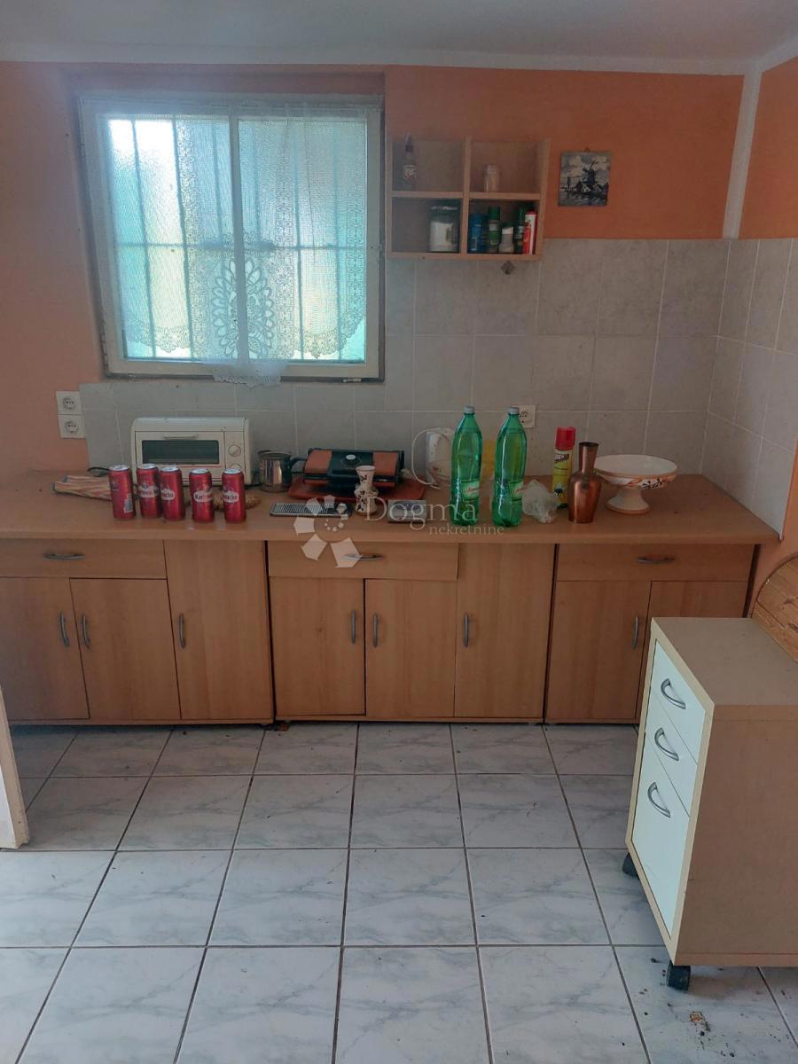 Hiša Dalj, Erdut, 1.306m2