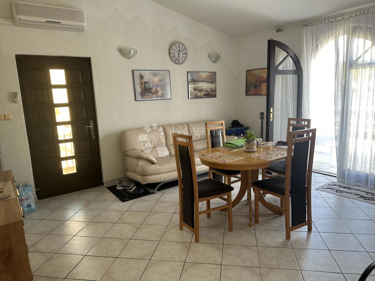 Stanovanje Jezera, Tisno, 93m2