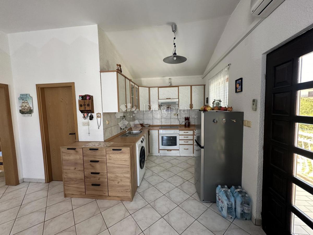 Stanovanje Jezera, Tisno, 93m2