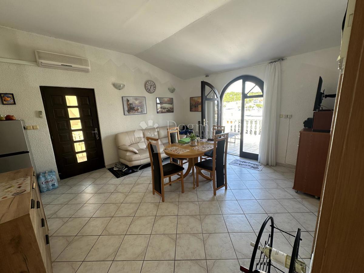 Stanovanje Jezera, Tisno, 93m2