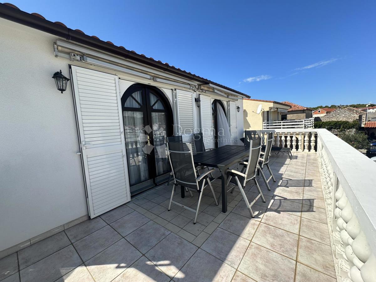 Stanovanje Jezera, Tisno, 93m2