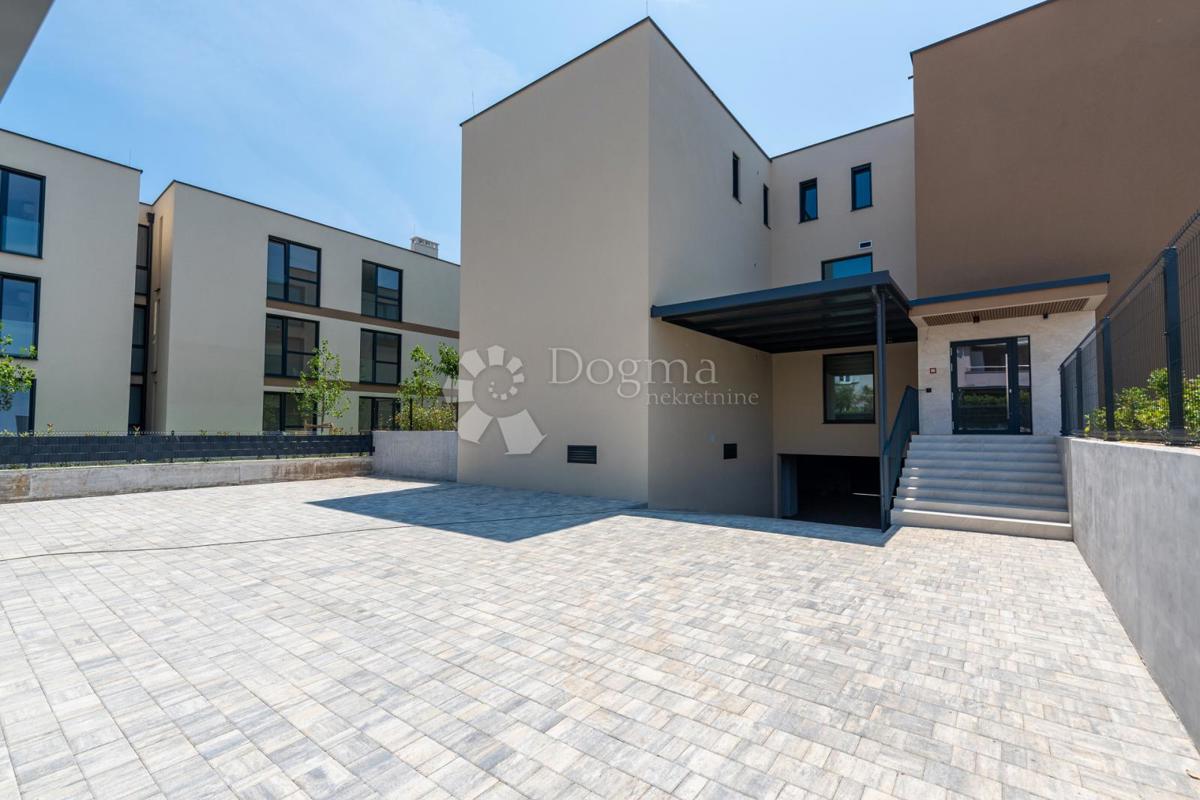 Stanovanje Novigrad, 253,10m2