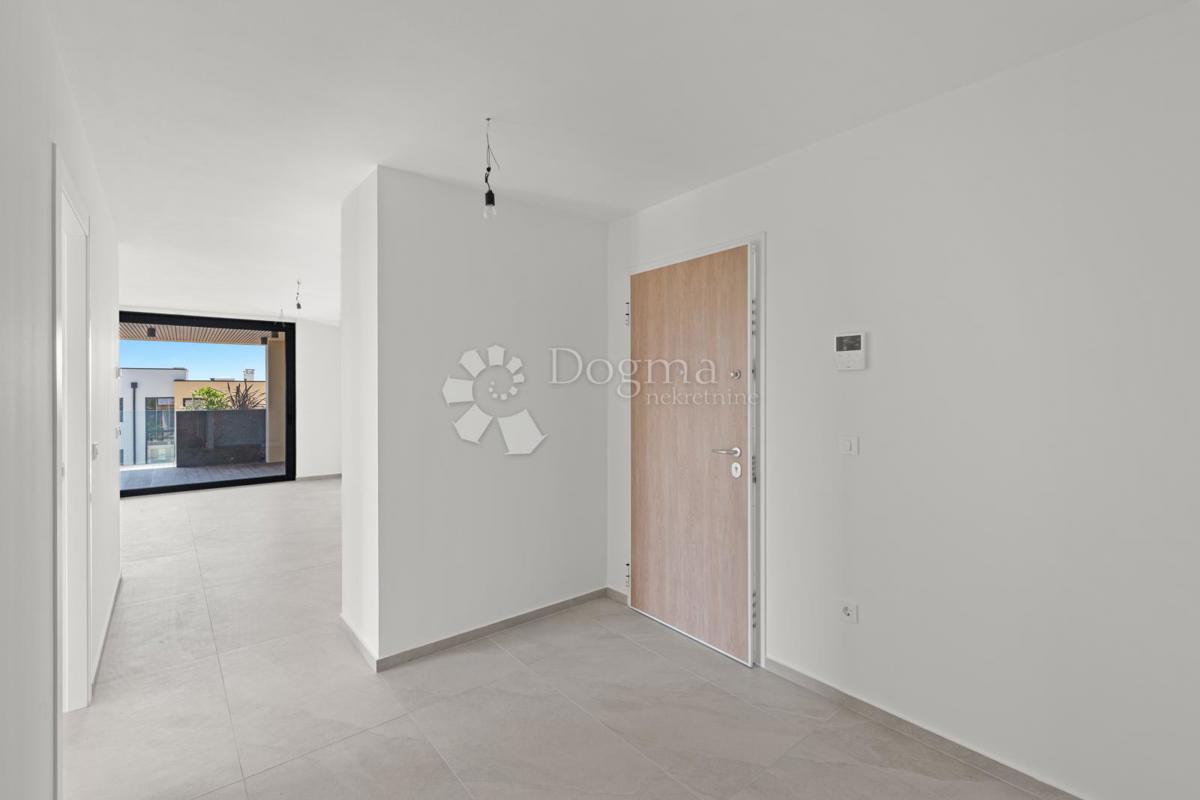 Stanovanje Novigrad, 253,10m2