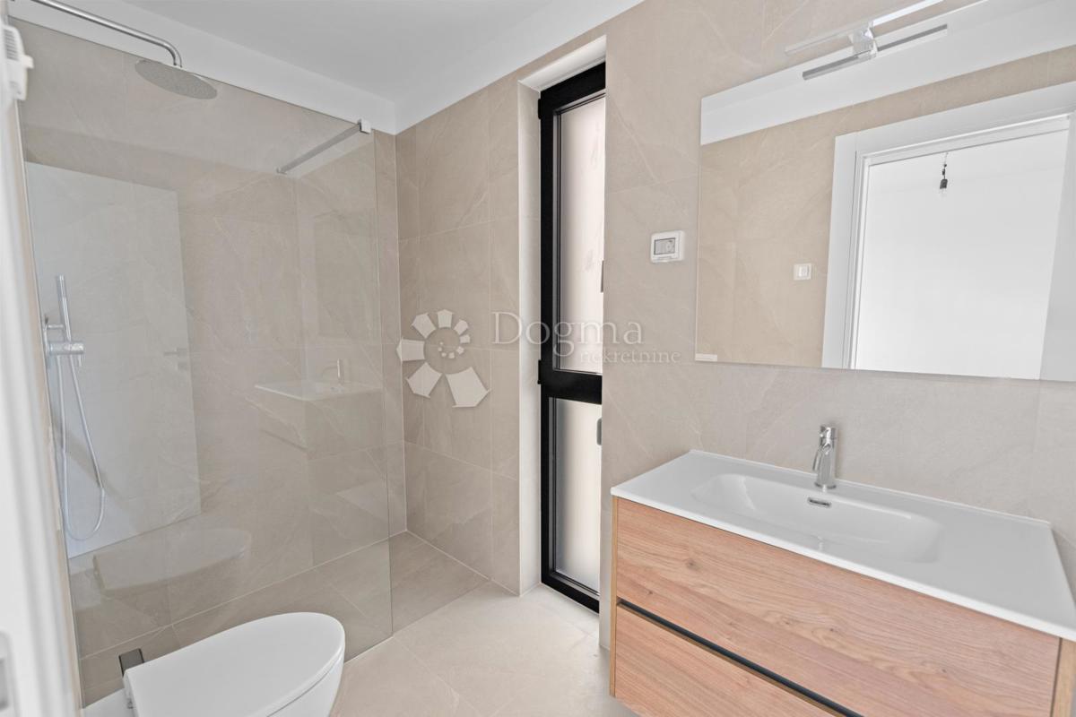 Stanovanje Novigrad, 253,10m2