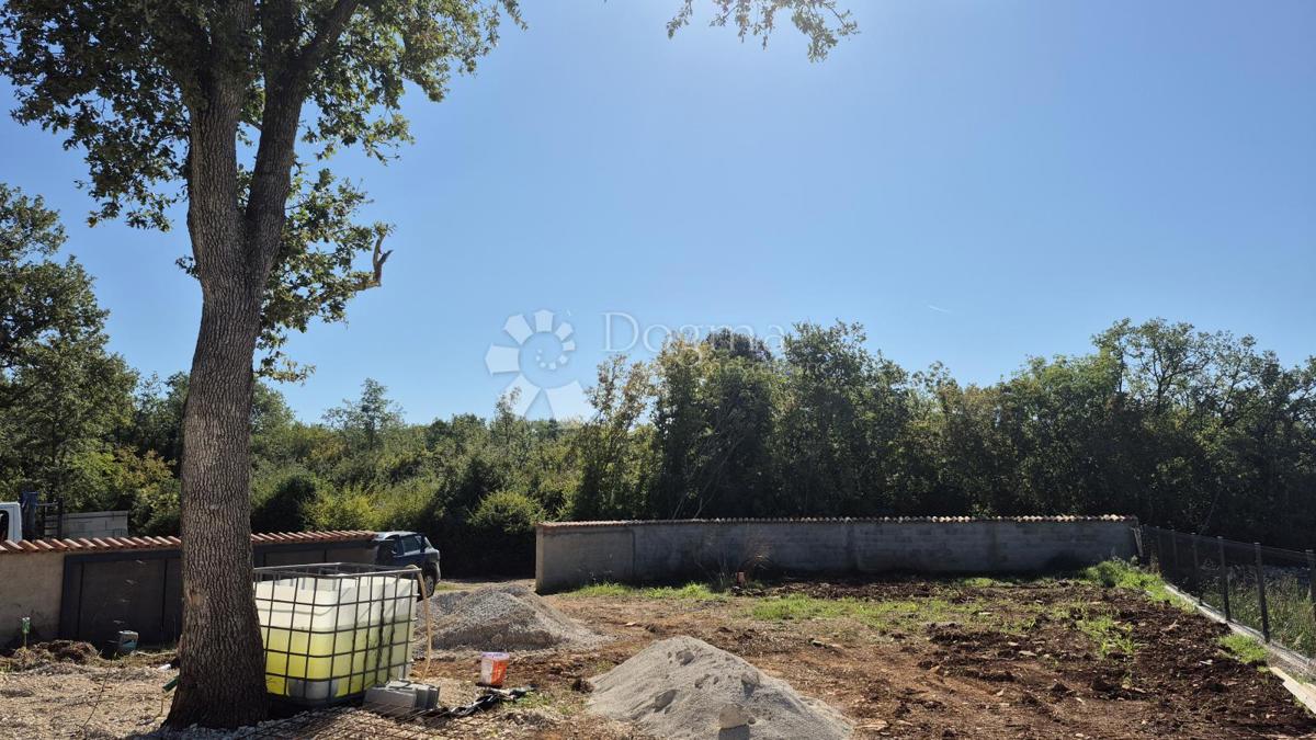 Ograjeno kmetijsko zemljišče 476 m2 