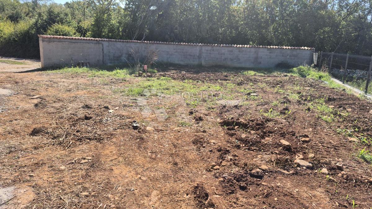 Ograjeno kmetijsko zemljišče 476 m2 