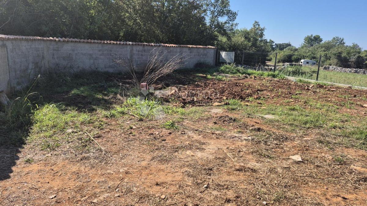 Ograjeno kmetijsko zemljišče 476 m2 