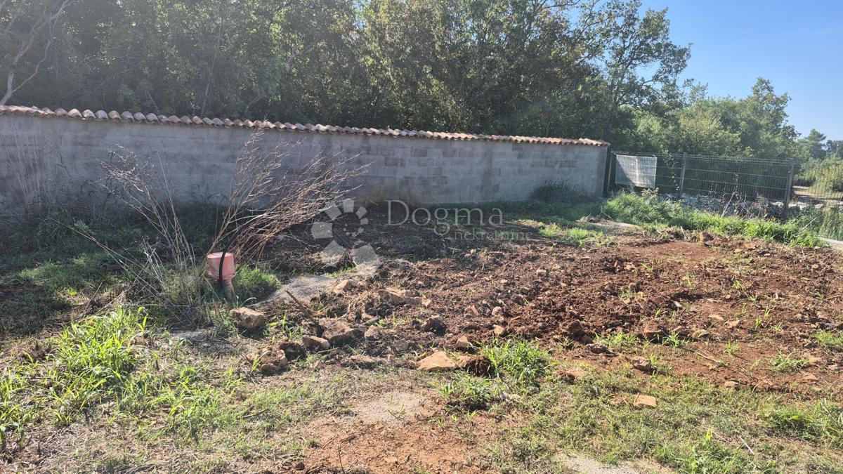 Ograjeno kmetijsko zemljišče 476 m2 