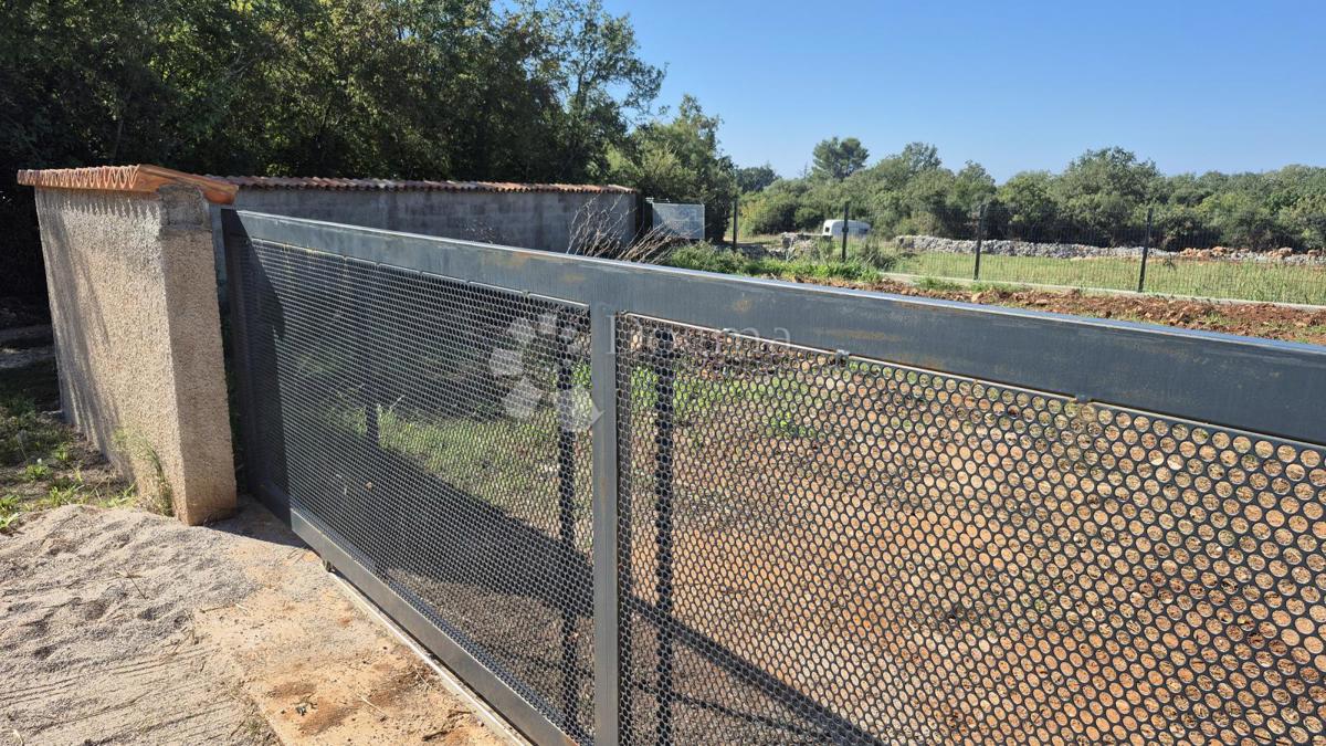 Ograjeno kmetijsko zemljišče 476 m2 