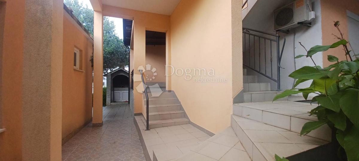 Hiša Podaca, Gradac, 204m2