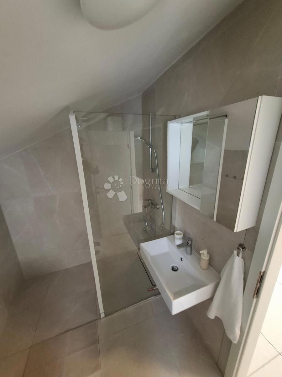 Stanovanje Varoš, Šibenik, 64m2