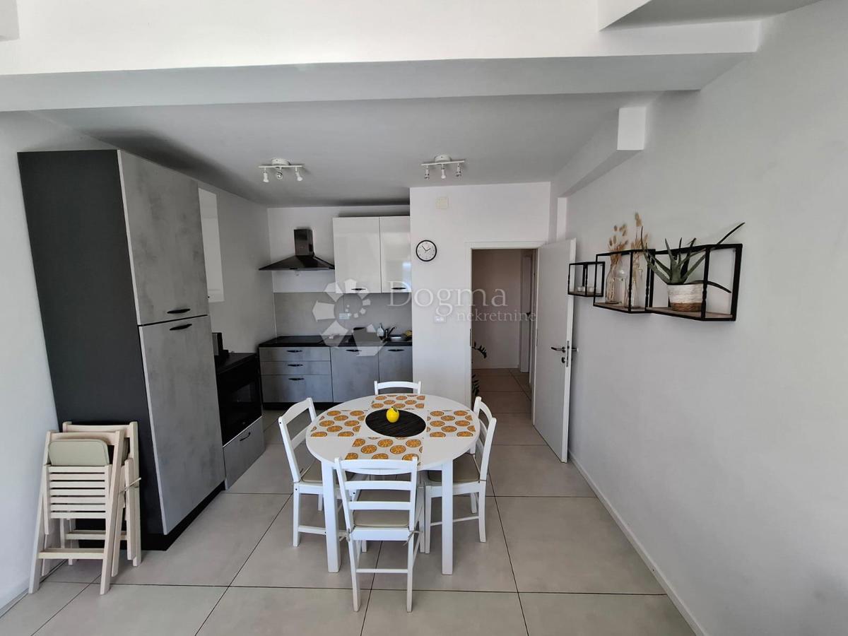 Stanovanje Varoš, Šibenik, 64m2