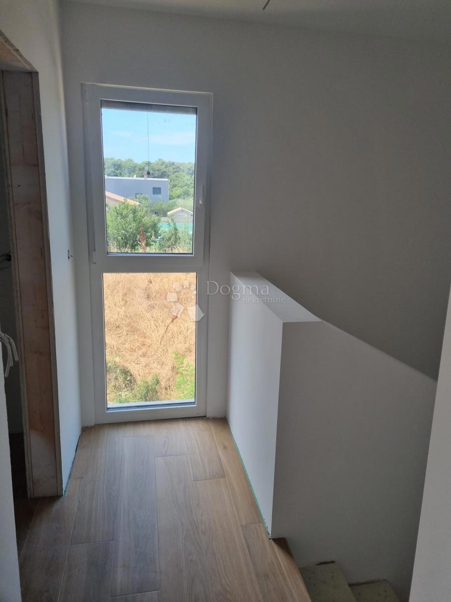 MODERNA VILA Z NESKONČNIM BAZENOM - Pula/Štinjan