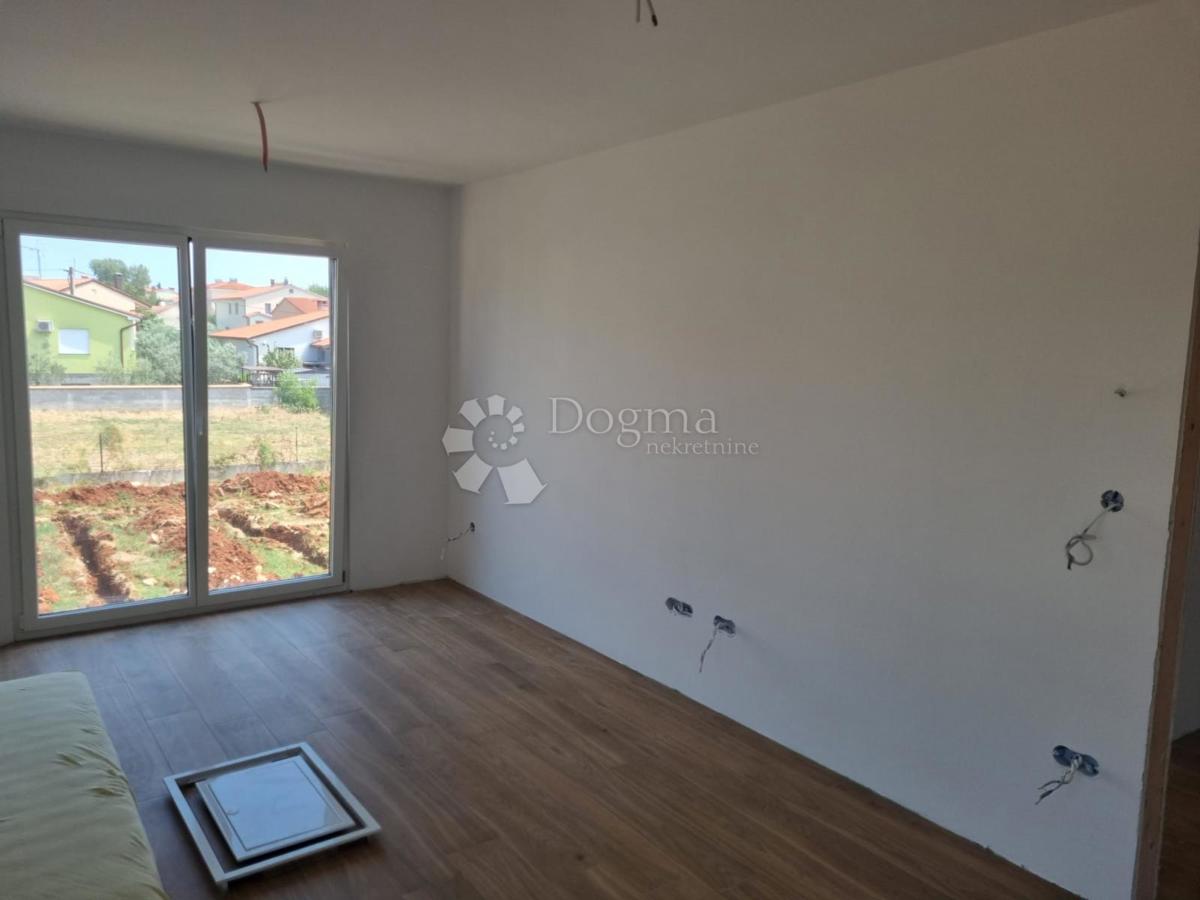 MODERNA VILA Z NESKONČNIM BAZENOM - Pula/Štinjan