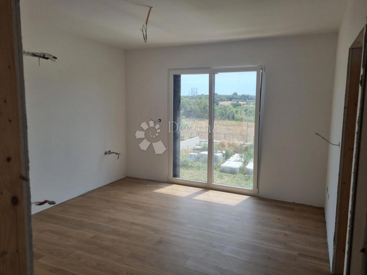 MODERNA VILA Z NESKONČNIM BAZENOM - Pula/Štinjan