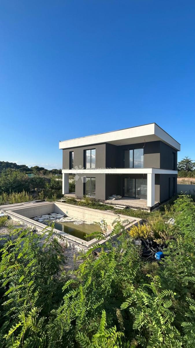 MODERNA VILA Z NESKONČNIM BAZENOM - Pula/Štinjan